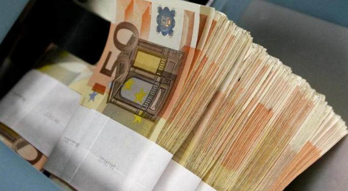 Paraja jashte bankave rritje rekord ne Maj: 21 milione euro qarkulluan para zgjedhjeve